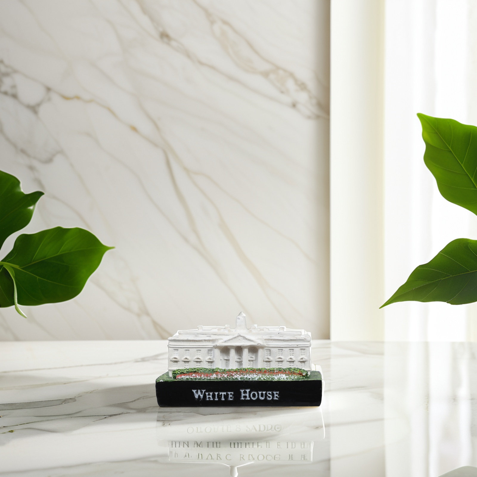 Elegante weiße Haus-Harzstatue – Home Office Architecture Bewertung und Preis